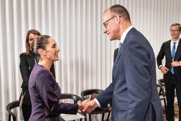 Kananaskis, Alberta, Kanada, 17.06.2025: Mountain Lodge: G7-Gipfel 2025: Bilaterales Treffen zwischen dem deutschen Bundeskanzler Friedrich Merz (CDU) und der Präsidentin von Mexiko Claudia Sheinbaum