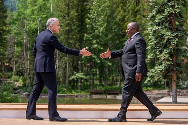 Kananaskis, Alberta, Kanada, 17.06.2025: Mountain Lodge: G7-Gipfel 2025: Mark Carney und Cyril Ramaphosa (Foto: Michael Kappeler Pool) Copyright: xMichaelxKappeler Pool dtsxNachrichtenagenturx dts_71271