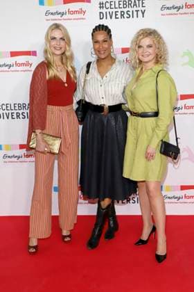 Tanja Buelter, Marie Amiere, Eva Imhof zu Gast auf dem roten Teppich bei der Ernstings Fashion HW Show 2025 unter dem Motto Celebrate Diversity im Hotel Empire Riverside am 17.Juni 2025 in Hamburg Hamburg Deutschland