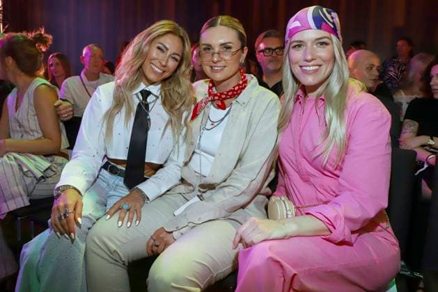 Linda Teodosiu, Xandra, Vanessa Meisinger zu Gast bei der Ernstings Fashion HW Show 2025 unter dem Motto Celebrate Diversity im Hotel Empire Riverside am 17.Juni 2025 in Hamburg Hamburg Deutschland