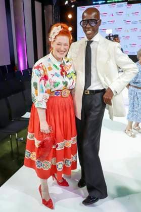 Enie van de Meiklokjes, Bruce Darnell zu Gast bei der Ernstings Fashion HW Show 2025 unter dem Motto Celebrate Diversity im Hotel Empire Riverside am 17.Juni 2025 in Hamburg Hamburg Deutschland
