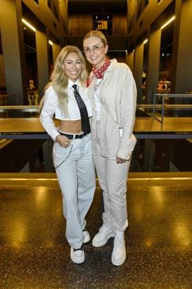 Linda Teodosiu und Freundin Alexandra beim Ernsting™s family Mode Empfang unter dem inspirierenden Motto CELEBRATE DIVERSITY im Riverside Hotel in Hamburg am 17.06.2025