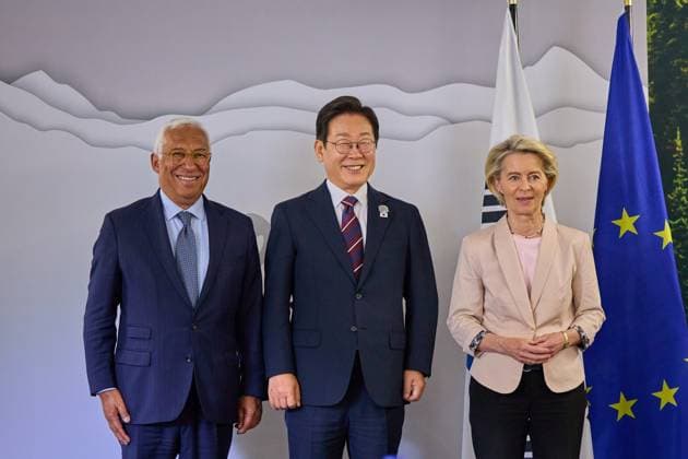 S. Korea-EU summit in Canada S. Korea-EU summit in Canada South Korean President Lee Jae Myung (C) poses for a photo with European Commission President Ursula von der Leyen (R) and European Council President Antonio Costa ahead of their talks at the Group of Seven summit venue in Kananaskis, Canada, on June 17, 2025. (Yonhap) 2025-06-18 12:38:02 < 1980-2025 YONHAPNEWS AGENCY. .> Ä³³ª Ù Ä³³ª Ù EDITORIAL USE ONLY  Copyright: xx PYH2025061811550031500 YonhapxNewsx yonphotos242357