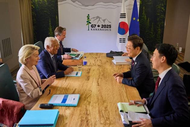S. Korea-EU summit in Canada S. Korea-EU summit in Canada South Korean President Lee Jae Myung (2nd from R) holds talks with European Commission President Ursula von der Leyen (L) and European Council President Antonio Costa (2nd from L) at the Group of Seven summit venue in Kananaskis, Canada, on June 17, 2025. (Pool photo) (Yonhap) 2025-06-18 12:38:42 < 1980-2025 YONHAPNEWS AGENCY. .> Ä³³ª Ù Ä³³ª Ù EDITORIAL USE ONLY  Copyright: xx PYH2025061811730031500 YonhapxNewsx yonphotos242359