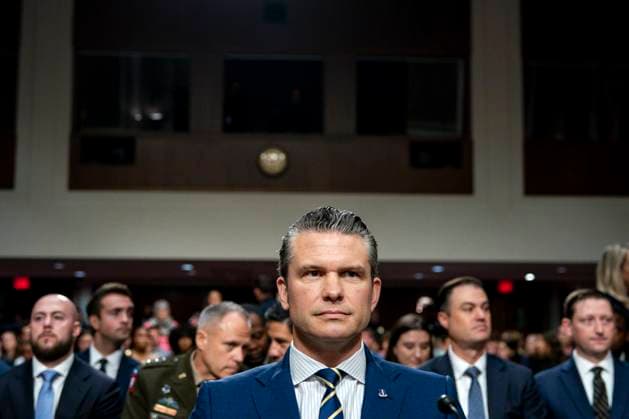 News Themen der Woche KW25 News Bilder des Tages Secretary of Defense Pete Hegseth looks on before a Senate Armed Services Committee hearing on the Department of Defense s proposed budget request for Fiscal Year 2026 at the U.S. Capitol in Washington, DC on Wednesday, June 18, 2025.  WAP20250618577 BONNIExCASH