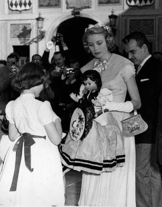 Schauspielerin Prinzessin Grace Kelly 1929 - 1982 18. April 1956 - Monte Carlo, Monaco - Fürst Rainier III. (R) heiratet die Schauspielerin Grace Kelly bei einer Hochzeit in Monte Carlo. Monte Carlo Monaco Monaco *** Actress Princess Grace Kelly 1929 1982 18 April 1956 Monte Carlo, Monaco Prince Rainier III r marries the Actress Grace Kelly at a Wedding in Monte Carlo Monte Carlo Monaco Monaco  Copyright: xUnitedxArchivesx xkpaxKeystonex 19560418_pri_k09_302