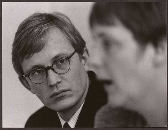 Rundschau Redakteure Portrait des Rundschau-Journalisten Stefan-Andreas Casdorff (hier im Interview mit Angela Merkel), Sohn des Fernseh-Journalisten Claus Hinrich Casdorff. - Im Jahr 1992 übernahm er die stellvertretende Chefredaktion der Kölnischen Rundschau. 1995 wurde er Leiter der Parlamentsredaktion der Stuttgarter Zeitung und arbeitet seit 1999 bei der Berliner Tageszeitung Der Tagesspiegel. Deutschland *** Rundschau Editors Portrait of Rundschau Journalists Stefan Andreas Casdorff here at Interview with Angela Merkel , Son of Television Journalists Claus Hinrich Casdorff at Year 1992 took over he the representative Editor-in-Chief the Cologne Rundschau 1995 was he Manager the Parliamentary editorial office the Stuttgart Newsp Copyright: xUnitedxArchivesx xGrevenStiftungx xKölnischexRundschaux xJochenxDziedzic KR_01_0025102_r EDITORIAL USE ONLY