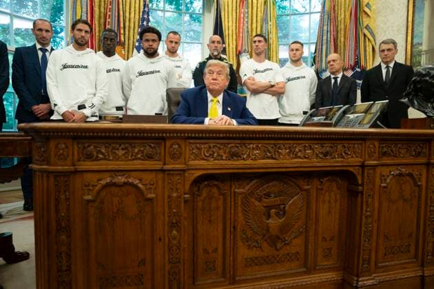President Trump Holds a Meeting with Members of the Juventus Soccer Club U.S. President Donald Trump holds a meeting with members of the Juventus soccer club in the Oval Office of the White House in Washington, DC on Wednesday, June 18, 2025. Photo by Ken Cedeno Pool ABACAPRESS.COM WASHINGTON DC United States  Copyright: xPool ABACAx