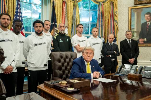 President Trump Holds a Meeting with Members of the Juventus Soccer Club U.S. President Donald Trump answers reporters questions during a meeting with members of the Juventus soccer club in the Oval Office of the White House in Washington, DC on Wednesday, June 18, 2025. Photo by Ken Cedeno Pool ABACAPRESS.COM WASHINGTON DC United States  Copyright: xPool ABACAx
