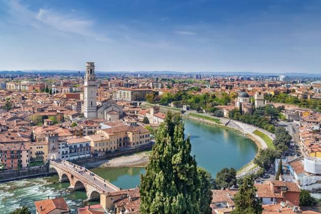 Luftaufnahme von Verona, Italien Aerial view of Verona with cathedral and ponte san Pietro, Italy (License=RF) Copyright: xZoonar.com BorisxBreytmanx 23615340