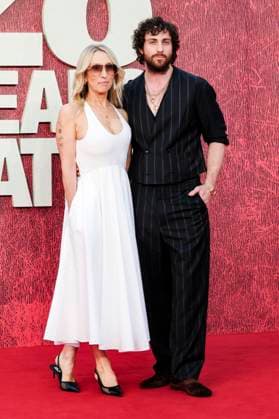 Sam Taylor-Johnson mit Ehemann Aaron Taylor-Johnson bei der Weltpremiere des Kinofilms 28 Years Later im Odeon Luxe Leicester Square. London, 18.06.2025