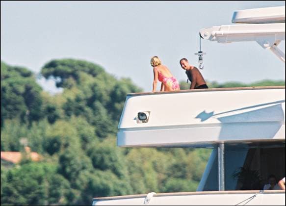 ARCHIVES - LES PREMIERES PHOTOS DE DODI AL FAYED ET DE LA PRINCESSE DIANA LORS DE LEURS VACANCES A SAINT TROPEZ Saint Tropez France *** Archiv sie ERSTE FOTOS von DODI AL FAYED und von DIE PRINZESSIN DIANA LORS von IHRE Urlaub A Heiliger TROPEZ Heiliger Tropez Frankreich  Copyright: xANGELI-JACOVIDESx xBESTIMAGExANGELI-JACOVIDESx xBESTIMAGEx