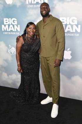 Stormzy mit Mutter Abigail Owuo bei der Premiere des Apple iPhone 16 Pro Kurzfilms Big Man im BFI Southbank. London, 18.06.2025