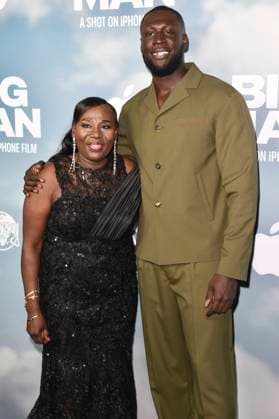 Stormzy mit Mutter Abigail Owuo bei der Premiere des Apple iPhone 16 Pro Kurzfilms Big Man im BFI Southbank. London, 18.06.2025