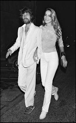 ARCHIVES - MICK JAGGER ET SA COMPAGNE JERRY HALL DANS LES RUES DE PARIS EN 1979 Paris France *** Archiv MICK JAGGER und AG KOMPAGNE JERRY Diele in sie RUESEN von Paris IN 1979 Paris Frankreich  Copyright: xBERTRANDxRINDOFFxPETROFFx xBESTIMAGExBERTRANDxRINDOFFxPETROFFx xBESTIMAGEx