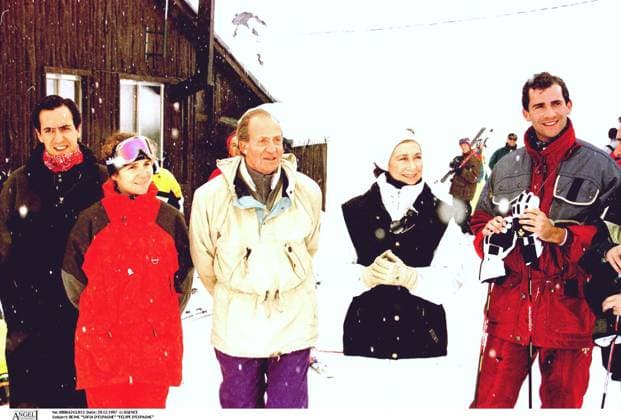 REINE SOFIA D ESPAGNE FELIPE D ESPAGNE D ESPAGNE JAIME DE MARICHALAR ROI JUAN CARLOS D ESPAGNE AU SKI A BAQUIERA BERET PLAN AMERICAIN ESPAGNE *** Königin Sofia D Spanien FELIPE D Spanien D Spanien JAIME von MARICHALAR König JUAN CARLOS D Spanien Au SKI A BAQUIERA BERET Plan AMERIKANISCH Spanien  Copyright: xAGENCEx xBESTIMAGExAGENCEx xBESTIMAGEx
