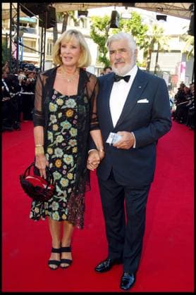 Festival de Cannes MARIO ADORF MONTEE DES MARCHES DU FILM MYSTIC RIVER AU 56EME FESTIVAL DE CANNES PLEIN PIED FEMININ HOMME Cannes France *** Festival von Cannes MARIO ADORF AUFSTIEG DES Marken VON Film MYSTIC RIVER Au 56EME FESTIVAL von Cannes voll Fuß FEMININ Mann Cannes Frankreich  Copyright: xBORDE-JACOVIDESx xBESTIMAGExBORDE-JACOVIDESx xBESTIMAGEx
