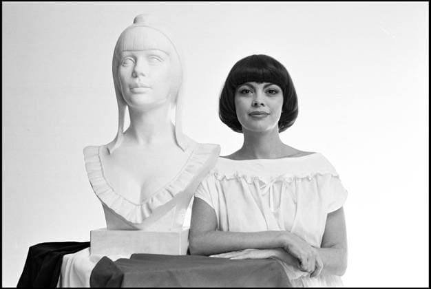 ARCHIVES - MIREILLE MATHIEU SERT DE MODELE POUR LE NOUVEAU BUSTE DE MARIANNE France *** Archiv MIREILLE MATHIEU SERT von MODELL für der nouvel BUSTE von MARIANNE Frankreich  Copyright: xPATERSONx xBESTIMAGExPATERSONx xBESTIMAGEx