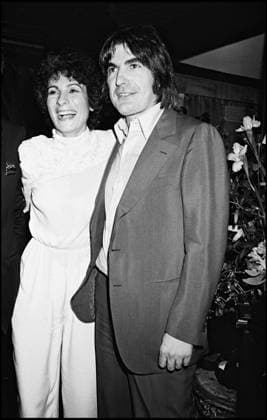 ARCHIVES - MARIE PAULE BELLE DANS LES COULISSES DE L OLYMPIA AVEC SERGE LAMA APRES UN CONCERT EN 1980 Paris France *** Archiv Maria PAULE BELLE in sie KULISSEN von L OLYMPIA mit SERGE LAMA NACH ein Konzert IN 1980 Paris Frankreich  Copyright: xLAURENTxSOLAx xBESTIMAGExLAURENTxSOLAx xBESTIMAGEx