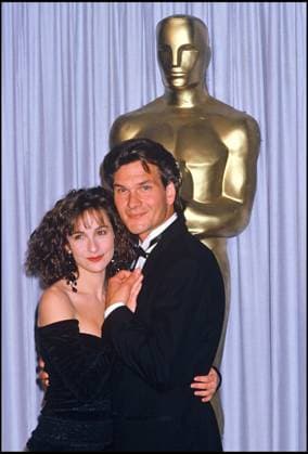 ARCHIVES - PATRICK SWAYZE ET JENNIFER GREY A LA CEREMONIE DES OSCARS POUR LE FILM DIRTY DANCING Los Angeles Etats-Unis *** Archiv PATRICK SWAYZE und JENNIFER GREY A DIE ZEREMONIE DES OSCARS für der Film DIRTY DANCING Los Angeles Staaten Vereinigt  Copyright: xAGENCEx xBESTIMAGExAGENCEx xBESTIMAGEx