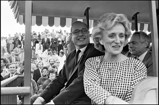 ARCHIVES - JACQUES CHIRAC ACCOMPAGNE DE BERNADETTE, INAUGURE LE PARC A THEMES MIRAPOLIS A COURDIMANCHE EN REGION PARISIENNE EN 1987 Courdimanche France *** Archiv JACQUES CHIRAC BEGLEITET von BERNADETTE, ERÖFFNET der Park A THEMEN MIRAPOLIS A COURDIMANCHE IN REGION PARISIENNE IN 1987 Courdimanche Frankreich  Copyright: xAGENCEx xBESTIMAGExAGENCEx xBESTIMAGEx