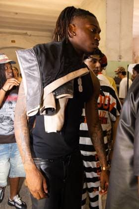 News - PDF - Celebrities and backstage - Milan Fashion Week - Menswear Spring Summer 2026 Rafa Leao attends the PDF fashion show during the Milan Menswear Spring Summer 2026 Fashion Week on June 20, 2025 in Milan, Italy. Photo: Cinzia Camela. MILAN Caserma XXIV Maggio Italy Copyright: xCinziaxCamelax xLiveMediax LPN_1930707