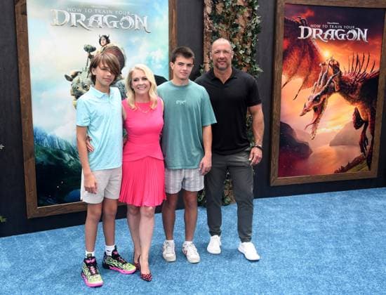 Movie Premiere of How To Train Your Dragon , Los Angeles, USA - 07 June 2025 Actress Melissa Joan Hart with sons Tucker Wilkerson, Braydon Wilkerson and husband Mark Wilkerson attend the Premiere of How To Train Your Dragon held at Academy Museum of Motion Pictures. Los Angeles United States Copyright: xAlbertxL.xOrtegax xSOPAxImagesx ALO_2937