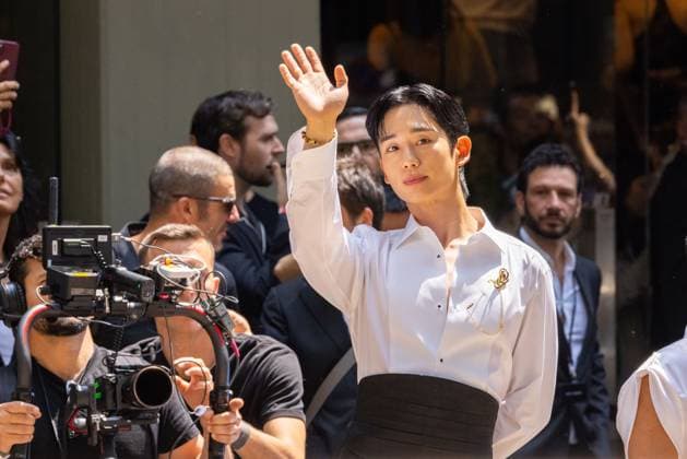 Entertainment Bilder des Tages News - Dolce & Gabbana - Arrivals - Milan Fashion Week - Menswear Spring Summer 2026 Choi San is seen arriving at the Dolce &amp; Gabbana fashion show during the Milan Menswear Spring Summer 2026 Fashion Week on June 21, 2025 in Milan, Italy. Photo: Cinzia Camela. MILAN Metropol Italy Copyright: xCinziaxCamelax xLiveMediax LPN_1932085