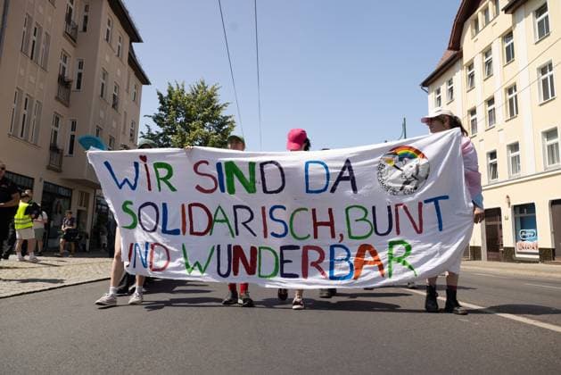 News Themen der Woche KW25 News Bilder des Tages CSD und AFD Kundgebung im Eberswalde Christopher-Street-Day-Parade und AFD-Partei Kundgebung *** CSD and AFD rally in Eberswalde Christopher Street Day parade and AFD party rally