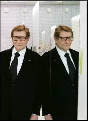 LE STYLISTE YVES SAINT LAURENT VISITE L EXPOSITION LES FABLES DE LA FONTAINE DE ROBERT WILSON A LA FONDATION PIERRE BERGE-YVES SAINT LAURENT PLAN AMERICAIN HOMME LUNETTES Paris France *** der STYLISTIN YVES Heiliger LAURENT Visite L Exposition sie FABLES von DIE Springbrunnen von ROBERT WILSON A DIE STIFTUNG Gestein Ufer YVES Heiliger LAURENT Plan AMERIKANISCH Mann Augengläser Paris Frankreich  Copyright: xLUCxCASTELx xBESTIMAGExLUCxCASTELx xBESTIMAGEx