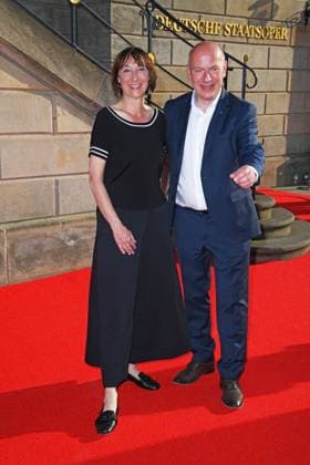 Elisabeth Sobotka (Intendantin der Staatsoper), Kai Wegner auf dem Roten Teppich zur STAATSOPER FÜR ALLE in der Staatsoper Unter den Linden in Berlin am 21.06.2025