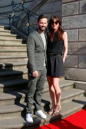 Staatsoper für alle , Roter Teppich auf dem Bebelplatz, Berlin, 21.06.2025 Franz Dinda und Elise Dinda bei der Ankunft zu Charles Gounods RomÃ o et Juliette nach William Shakespeare in der Staatsoper für Alle auf dem Bebelplatz in Berlin am 21.6.2025. Berlin Staatsoper Unter den Linden Copyright: xAnitaxBuggex
