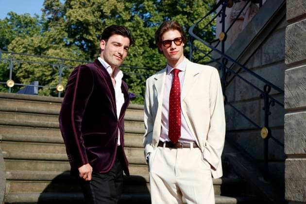 Staatsoper für alle , Roter Teppich auf dem Bebelplatz, Berlin, 21.06.2025 Gast und Bert Heldt (opera.bert Influencer Instagram) bei der Ankunft zu Charles Gounods RomÃ o et Juliette nach William Shakespeare in der Staatsoper für Alle auf dem Bebelplatz in Berlin am 21.6.2025. Berlin Staatsoper Unter den Linden Copyright: xAnitaxBuggex