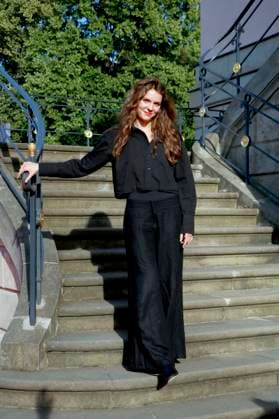 Staatsoper für alle , Roter Teppich auf dem Bebelplatz, Berlin, 21.06.2025 Rosa CÃ sar Waschke (Tochter von Mark Waschke) bei der Ankunft zu Charles Gounods RomÃ o et Juliette nach William Shakespeare in der Staatsoper für Alle auf dem Bebelplatz in Berlin am 21.6.2025. Berlin Staatsoper Unter den Linden Copyright: xAnitaxBuggex