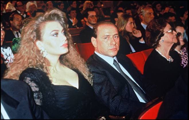 Rétro - Décès de Silvio Berlusconi - ARCHIVES - SILVIO BERLUSCONI ET SA FEMME VERONICA EN 1994 Italie *** Retro Todesfälle von Silvio Berlusconi Archiv SILVIO BERLUSCONI und AG Frau VERONICA IN 1994 Italien  Copyright: xAGENCEx xBESTIMAGExAGENCEx xBESTIMAGEx