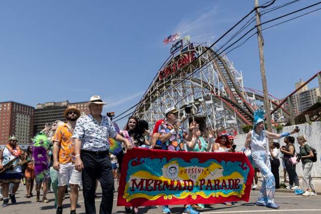 Coney Island Mermaid Parade 2025 People participate in the annual Mermaid Parade in Brooklyn, NYC, USA, on June 21, 2025. It is the 43rd edition of the Coney Island Mermaid Parade. The parade is the largest art procession in the United States since its start in 1983. New York City New York United States  Copyright: xAashishxKiphayetx originalFilename: kiphayet-coneyisl250621_npgfk.jpg