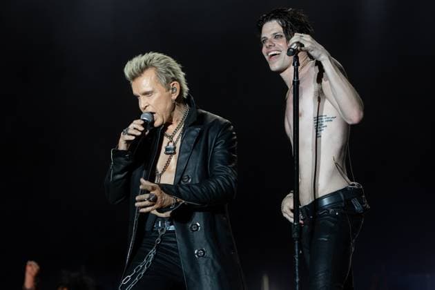 Bilder des Jahres 2025, Entertainment 06 Juni Entertainment Themen der Woche KW25 Entertainment Bilder des Tages Bludfest 2025 at the National Bowl, Milton Keynes, UK, 21 June 2025. 21 June 2025: English rock singer songwriter Dominic Harrison, AKA Yungblud, brings on British punk legend Billy Idol as a special guest as he headlines the main stage at Bludfest 2025 at The National Bowl, Milton Keynes, UK., Credit:Avalon  Copyright: xAvalonx 1013726597