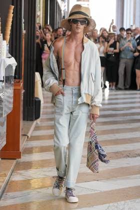 Milan, Milan Men s Fashion Week: Spring Summer 2026 - Men s Fashion, Spring Summer 2026 - Vivienne Westwood fashion show - catwalk in the photo: Model  Copyright: xRiccardoxGIordanox xipa-agency.netx xRiccardoxGiordanox IPA_Agency_IPA59341885