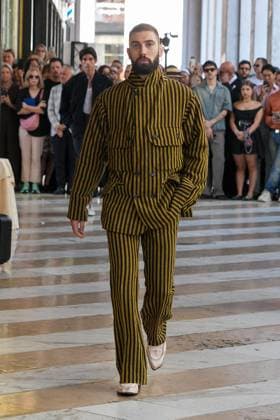 Milan, Milan Men s Fashion Week: Spring Summer 2026 - Men s Fashion, Spring Summer 2026 - Vivienne Westwood fashion show - catwalk in the photo: Model  Copyright: xRiccardoxGIordanox xipa-agency.netx xRiccardoxGiordanox IPA_Agency_IPA59341943