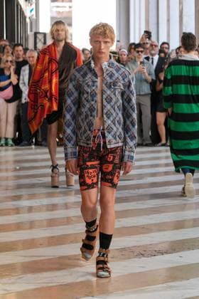 Milan, Milan Men s Fashion Week: Spring Summer 2026 - Men s Fashion, Spring Summer 2026 - Vivienne Westwood fashion show - catwalk in the photo: Model  Copyright: xRiccardoxGIordanox xipa-agency.netx xRiccardoxGiordanox IPA_Agency_IPA59341955