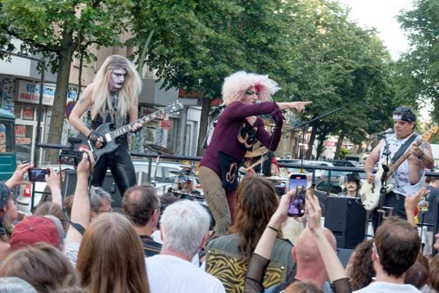 Fete de la musique, Live Musik, Eat Lipstick, Disco Punk Band, Reuterkiez, Berlin-Neukölln Fete de la musique, Live Musik, Eat Lipstick, Anita Drink, The Shredder on guitar, Disco Punk Band, Reuterkiez, Berlin-Neukölln *** Fete de la musique, Live music, Eat Lipstick, Disco Punk Band, Reuterkiez, Berlin Neukölln Fete de la musique, Live music, Eat Lipstick, Anita Drink, The Shredder on guitar, Disco Punk Band, Reuterkiez, Berlin Neukölln