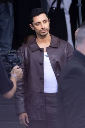News - Prada - Arrivals - Milan Fashion Week - Menswear Spring Summer 2026 Riz Ahmed arrives at the Prada fashion show during the Milan Menswear Spring Summer 2026 Fashion Week on June 22, 2025 in Milan, Italy. Photo: Cinzia Camela. MILAN Fondazione Prada Italy Copyright: xCinziaxCamelax xLiveMediax LPN_1934145