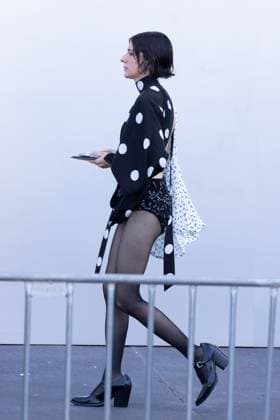 News - Prada - Arrivals - Milan Fashion Week - Menswear Spring Summer 2026 A guest is seen leaving the Prada fashion show during the Milan Menswear Spring Summer 2026 Fashion Week on June 22, 2025 in Milan, Italy. Photo: Cinzia Camela. MILAN Fondazione Prada Italy Copyright: xCinziaxCamelax xLiveMediax LPN_1934168