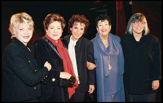 ARCHIVES - MARIE PAULE BELLE DANS LES LOGES AVEC SOPHIE DAREL, RIKA ZARAI, MICHELINE DAX ET INCONNU, LE SOIR DE SON CONCERT AU THEATRE DE DIX HEURES A PARIS EN 1997 France *** Archiv Maria PAULE BELLE in sie LOGES mit SOPHIE DAREL, RIKA ZARAI, MICHELINE DAX und UNBEKANNT, der Abend von sein Konzert Au THEATER von zehn STUNDEN A Paris IN 1997 Frankreich  Copyright: xCOADICxGUIRECx xBESTIMAGExCOADICxGUIRECx xBESTIMAGEx