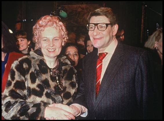 Rétro - Décès de Vivienne Westwood à l âge de 81 ans - ARCHIVES - VIVIENNE WESTWOOD ET YVES SAINT LAURENT LORS DU DEFILE DE MODE HAUTE COUTURE PRINTEMPS ETE 1992 Paris France *** Retro Todesfälle von Vivienne Westwood auf l Alter von 81 Jahre Archiv VIVIENNE WESTWOOD und YVES Heiliger LAURENT LORS VON DEFILE von Mode HAUTE COUTURE Frühling SOMMER 1992 Paris Frankreich  Copyright: xBERTRANDxRINDOFFxPETROFFx xBESTIMAGExBERTRANDxRINDOFFxPETROFFx xBESTIMAGEx