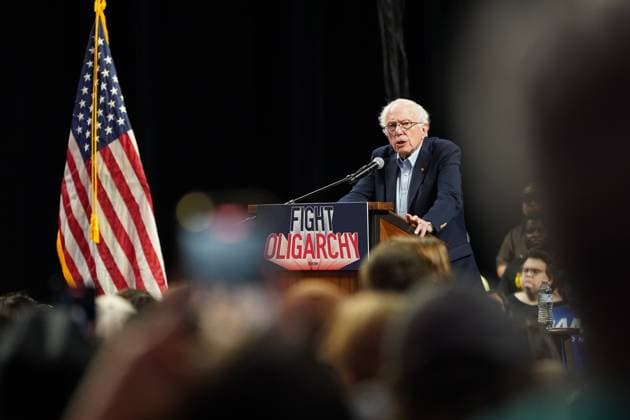 News Themen der Woche KW25 News Bilder des Tages June 22, 2025, Fort Worth, Texas, USA: Bernie Sanders speaks to an audience in Fort Worth, Texas during a stop on his Ã¢â‚¬oeFight the OligarchyÃ¢â‚¬Â tour across Texas. Fort Worth USA - ZUMAd219 20250622_znp_d219_007 Copyright: xHarmonxDobsonx