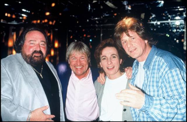ARCHIVES - RICHARD ANTHONY, C JEROME , MARIE PAULE BELLE ET GERARD LENORMAN A LA SOIREE ATLAS A PARIS EN 1995 France *** Archiv RICHARD ANTHONY C JEROME , Maria PAULE BELLE und GERARD LENORMAN A DIE ABENDFEIER Atlas A Paris IN 1995 Frankreich  Copyright: xBALDINIx xBESTIMAGExBALDINIx xBESTIMAGEx