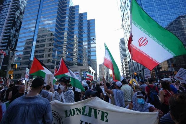 Hands off Iran protest in Toronto TORONTO, CANADA - JUNE 22 : People holding placards and waving Palestinian and Iranian flags gather to protest ongoing attacks on Iran and Gaza, in Toronto, Ontario, Canada on June 22, 2025. Mert Alper Dervis Anadolu Ontario Canada. Editorial use only. Please get in touch for any other usage.  Copyright: x2025xAnadoluxMertxAlperxDervisx
