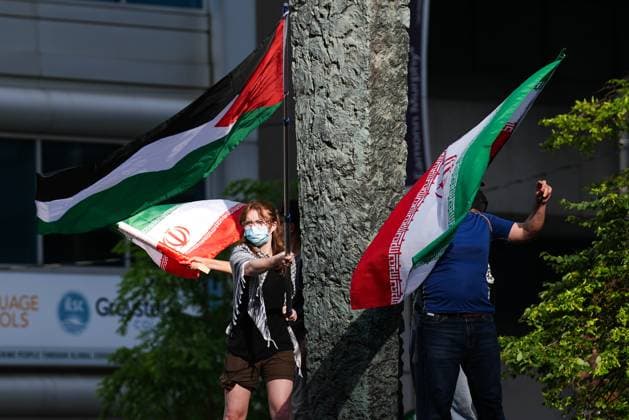 Hands off Iran protest in Toronto TORONTO, CANADA - JUNE 22 : People holding placards and waving Palestinian and Iranian flags gather to protest ongoing attacks on Iran and Gaza, in Toronto, Ontario, Canada on June 22, 2025. Mert Alper Dervis Anadolu Ontario Canada. Editorial use only. Please get in touch for any other usage.  Copyright: x2025xAnadoluxMertxAlperxDervisx