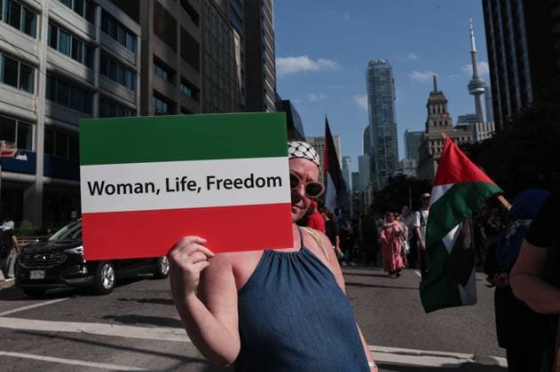 Hands off Iran protest in Toronto TORONTO, CANADA - JUNE 22 : People holding placards and waving Palestinian and Iranian flags gather to protest ongoing attacks on Iran and Gaza, in Toronto, Ontario, Canada on June 22, 2025. Mert Alper Dervis Anadolu Ontario Canada. Editorial use only. Please get in touch for any other usage.  Copyright: x2025xAnadoluxMertxAlperxDervisx
